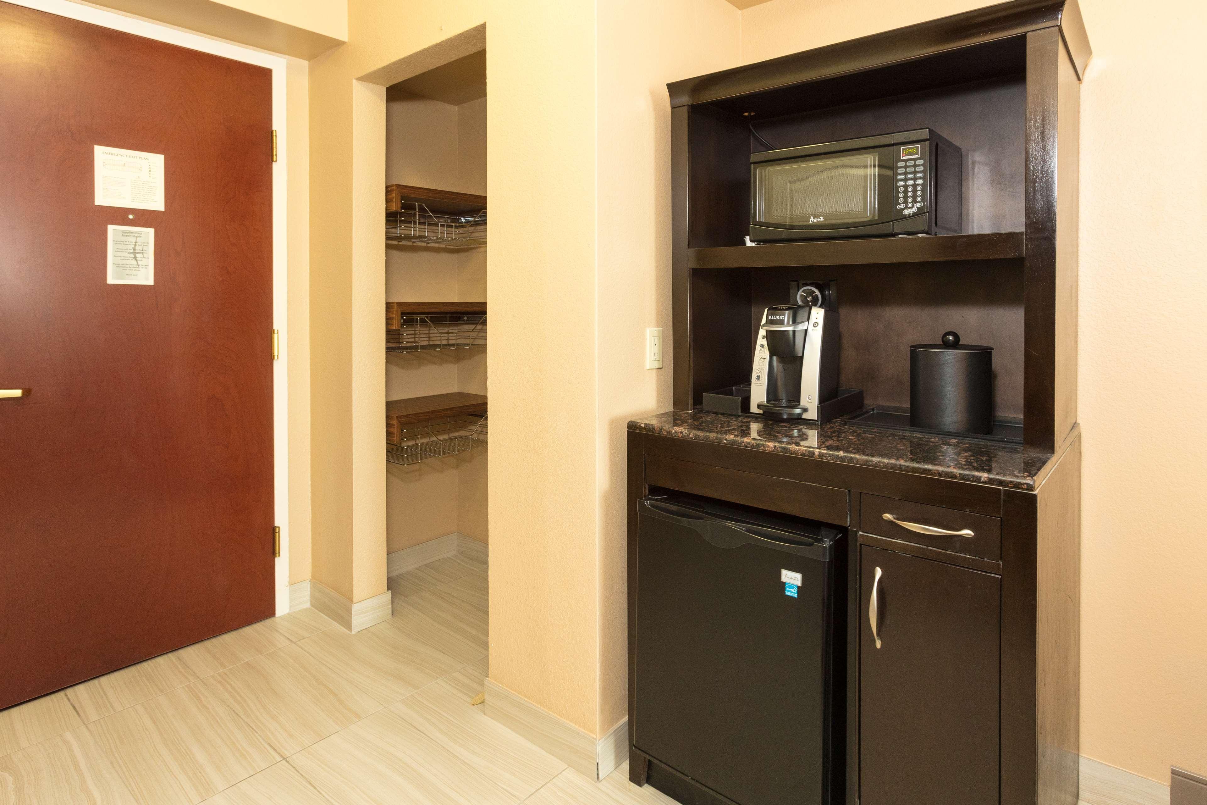 Hilton Garden Inn Jacksonville Airport Exterior photo
