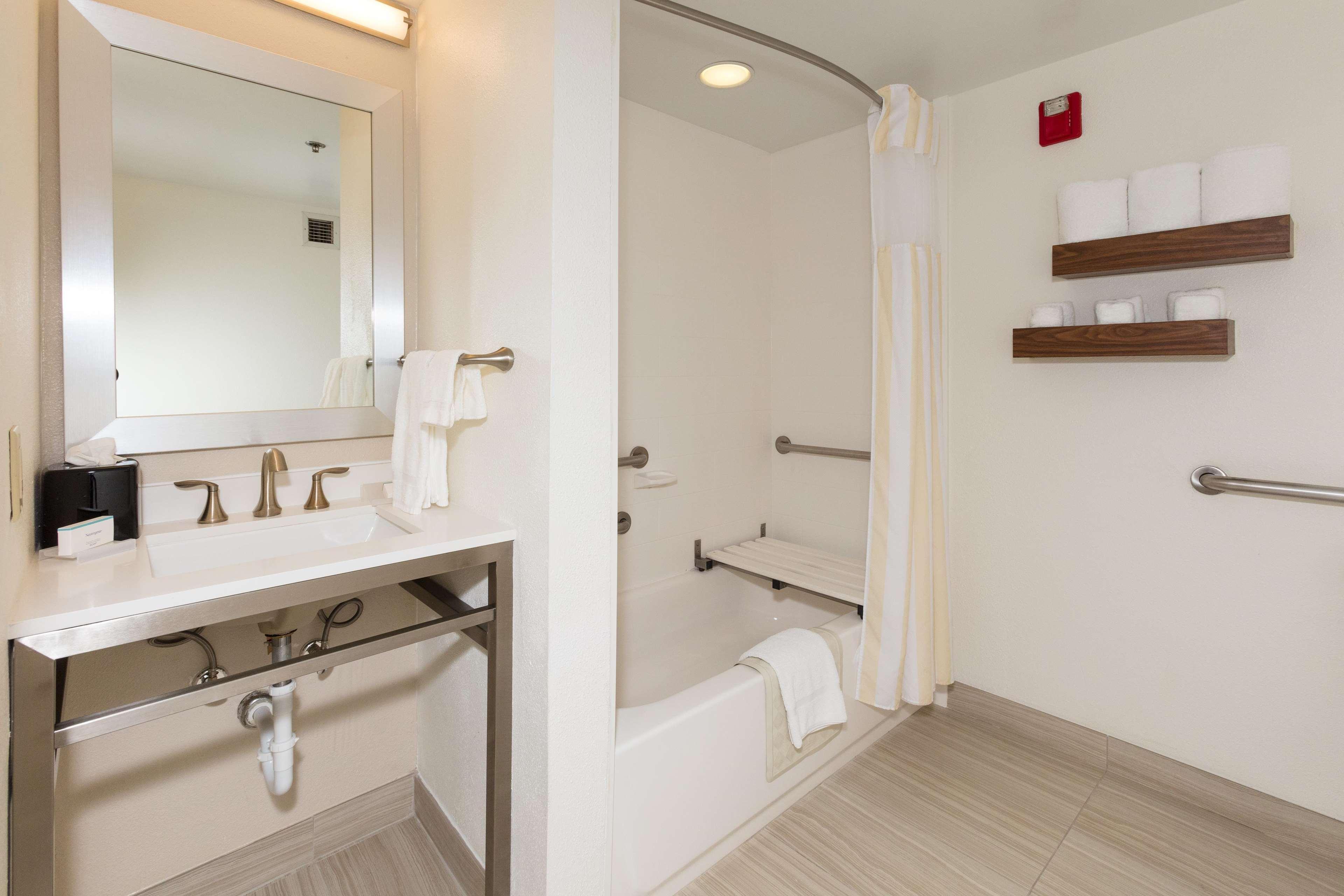 Hilton Garden Inn Jacksonville Airport Exterior photo