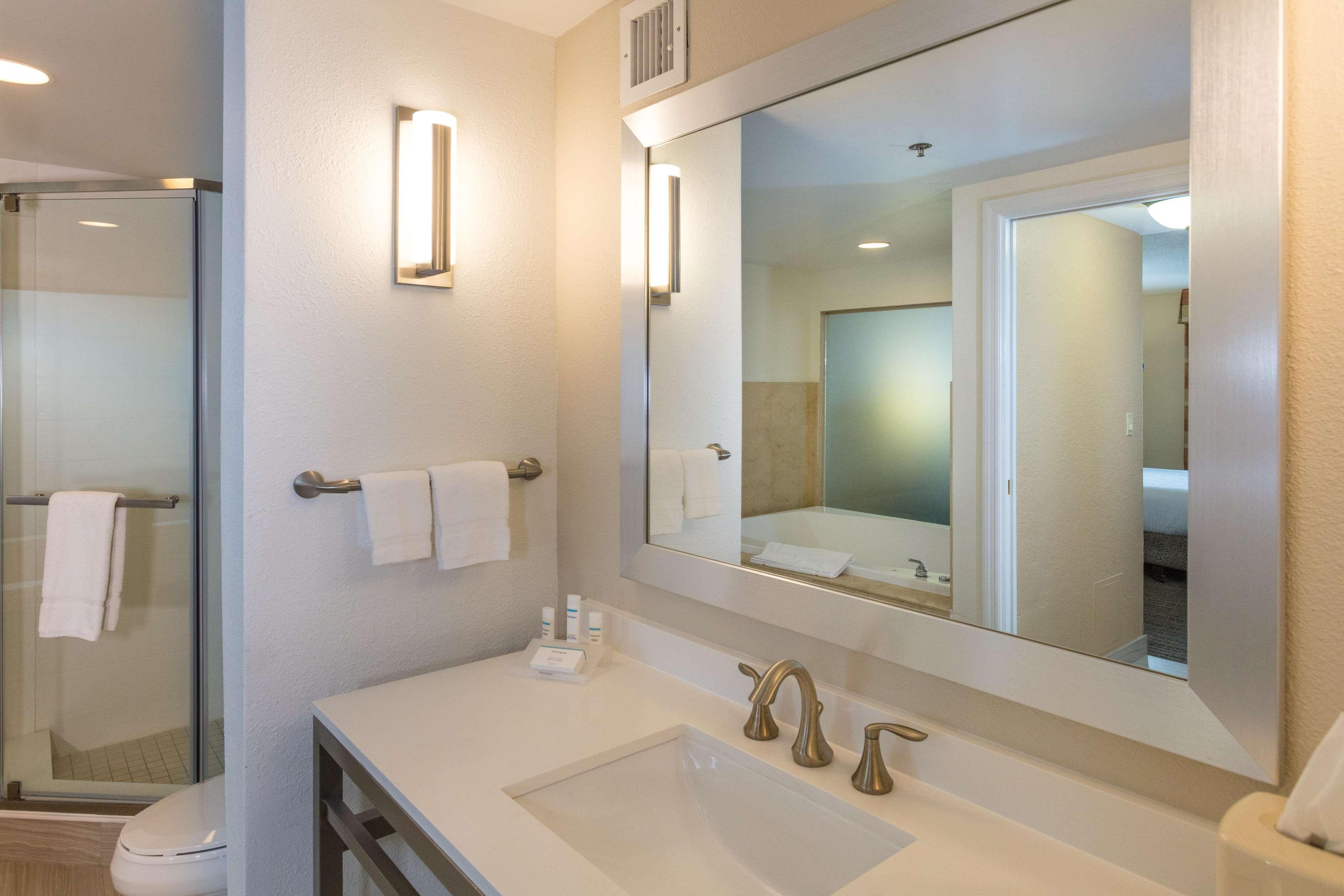 Hilton Garden Inn Jacksonville Airport Exterior photo