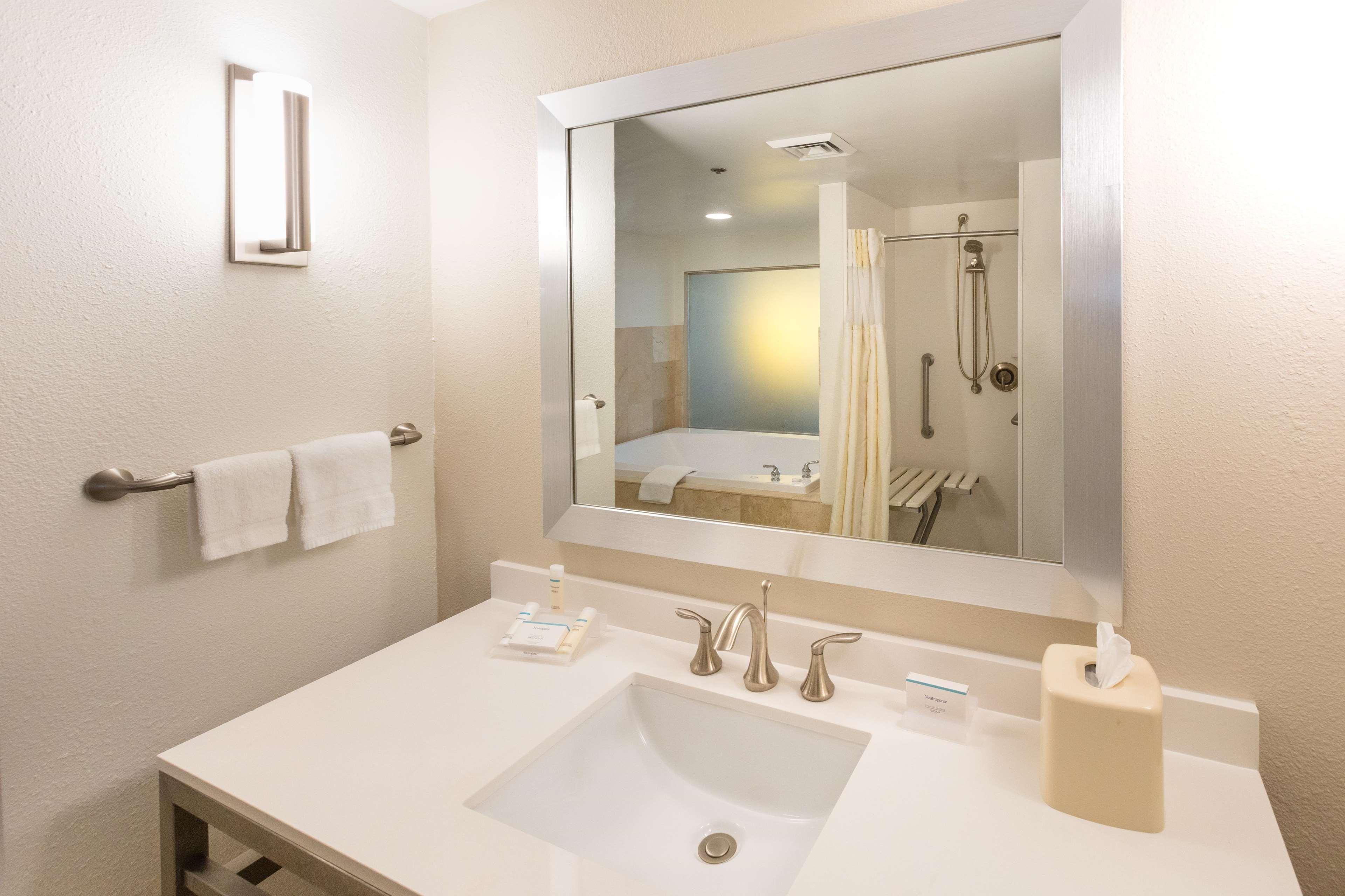 Hilton Garden Inn Jacksonville Airport Exterior photo