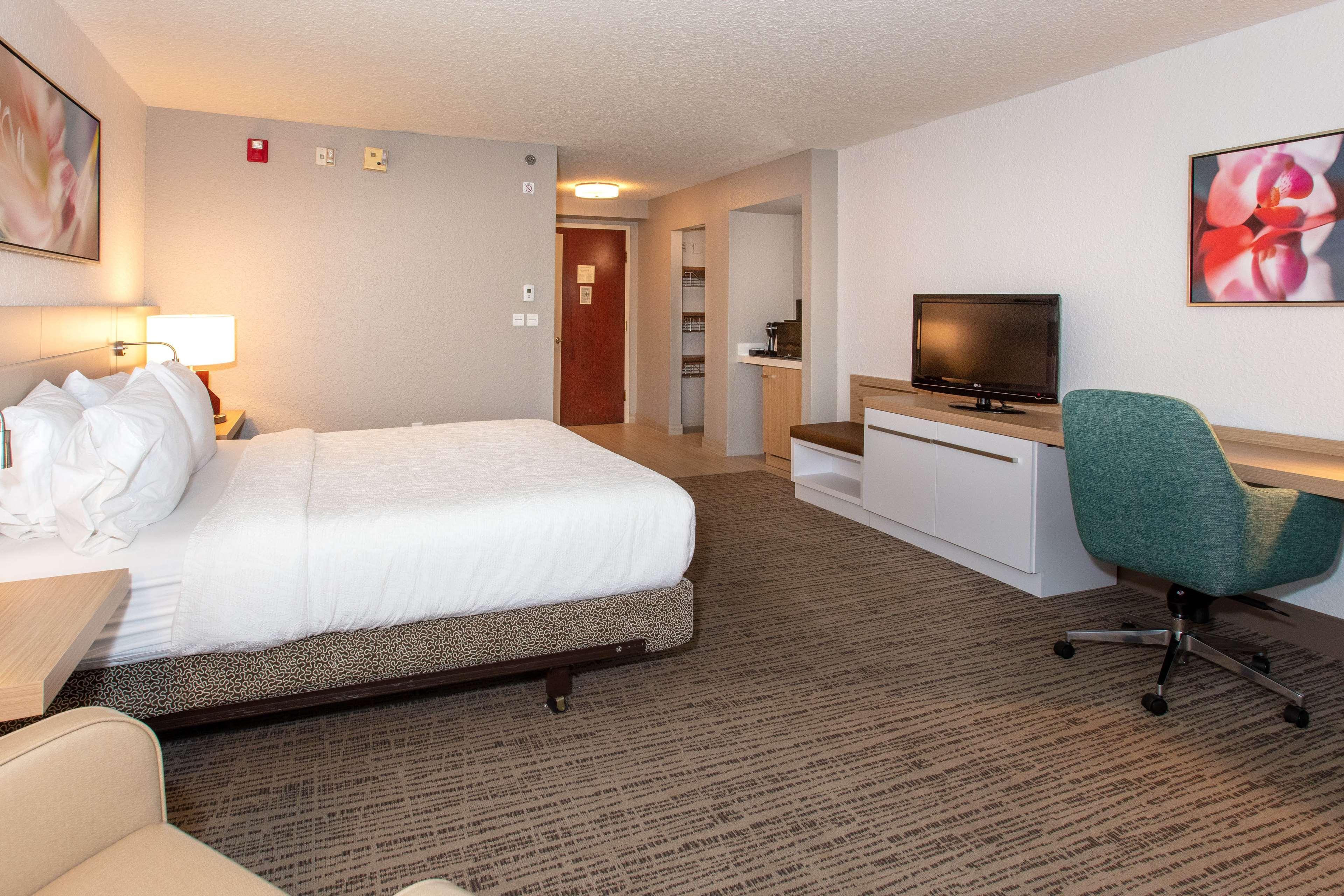 Hilton Garden Inn Jacksonville Airport Exterior photo